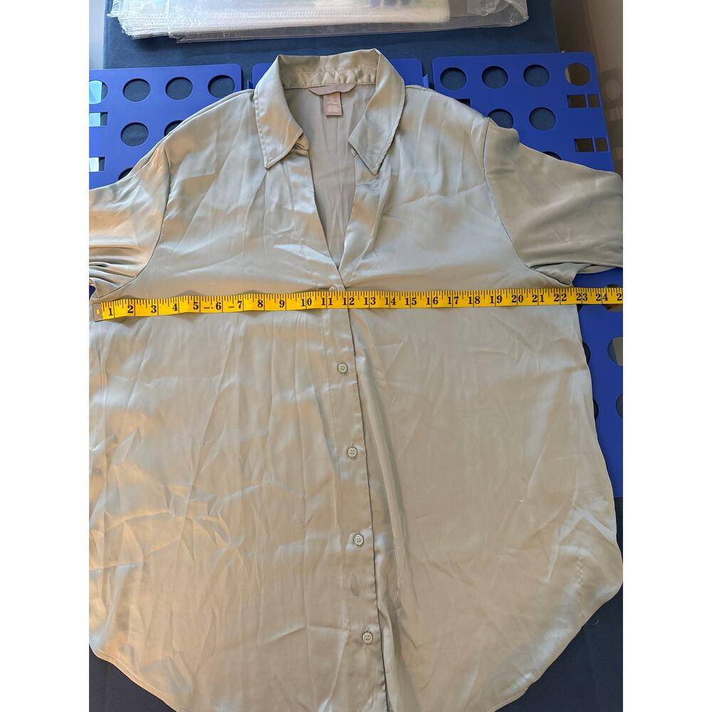 H&M Seafoam Green‎ Silky Button Up V-Neck Top Pre-owned Large - Picture 7 of 10